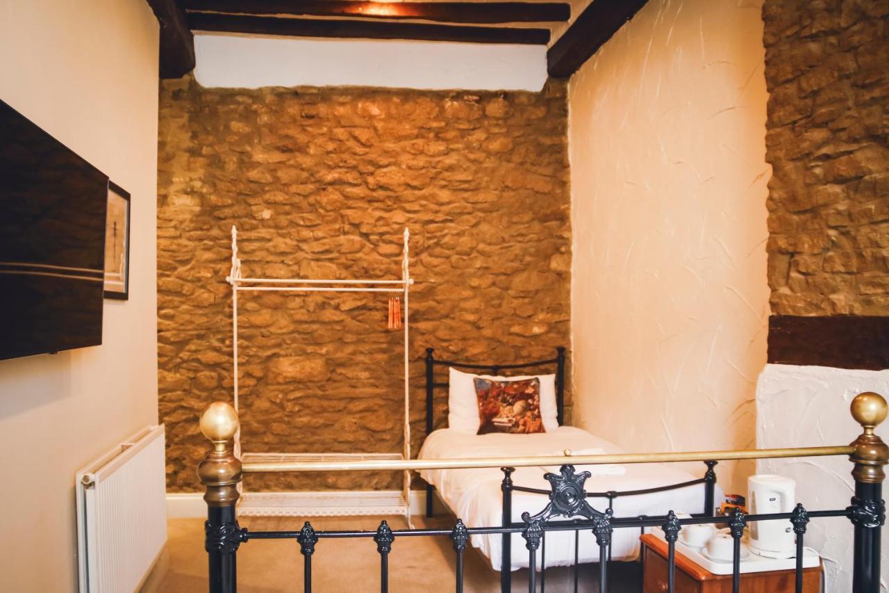 The Old Crown Coaching Inn Swindon Luaran gambar
