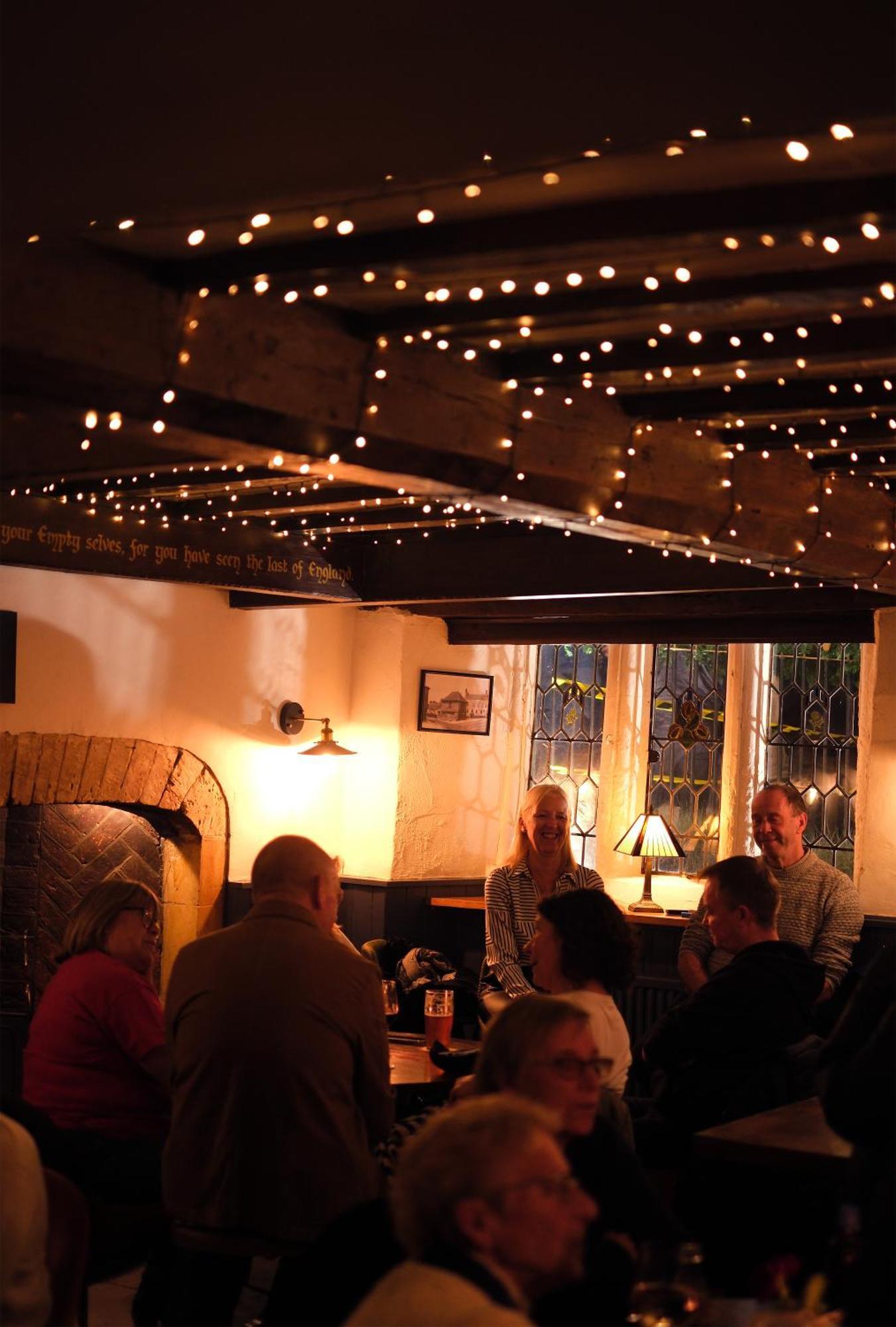 The Old Crown Coaching Inn Swindon Luaran gambar